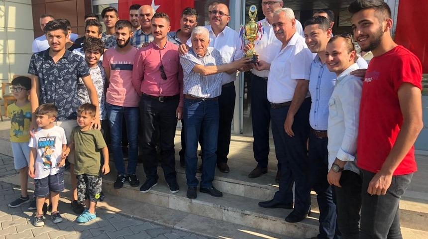 Salihli Kurtuluşspor kupasına kavuştu