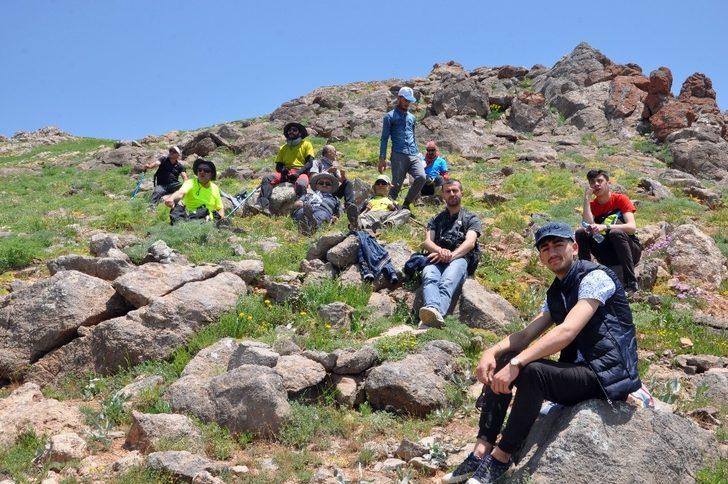 2 bin 400 rakımlı Bayrak Tepe’ye zirve tırmanışı G3