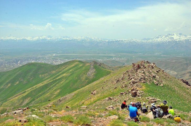 2 bin 400 rakımlı Bayrak Tepe’ye zirve tırmanışı G4