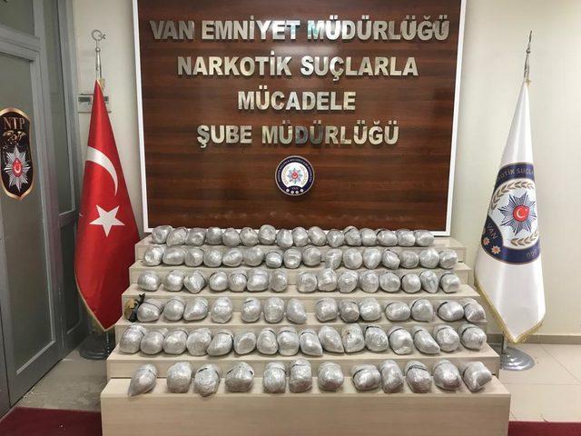 Araziye atılan poşetlerden 90 kilo eroin çıktı