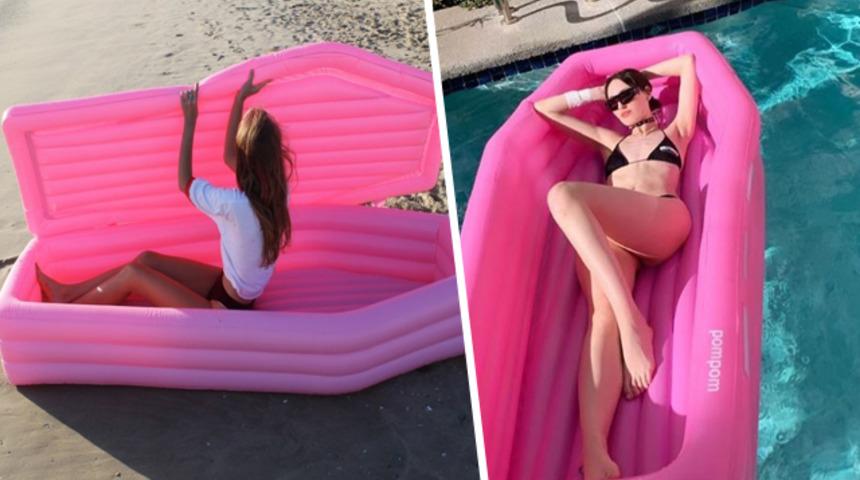 Flamingolar, unicornlar bitti şimdi onların yeni gözdesi: Şişme tabut! 