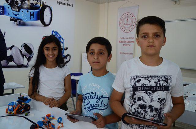 Bitlisli öğrenciler robotik kodlama öğreniyor