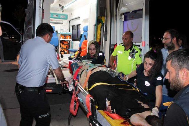 Minibüs ile iş makinesinin çarpıştığı kazada 1 kişi öldü