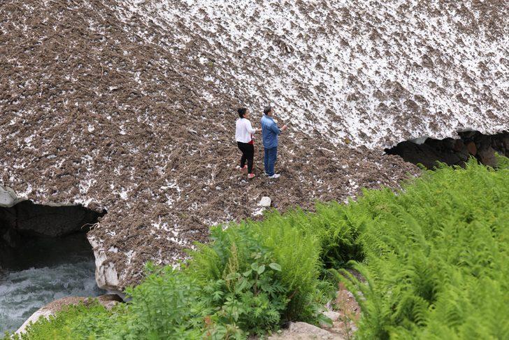 Tehlikeye aldırış etmeden selfie çekiyorlar! G2