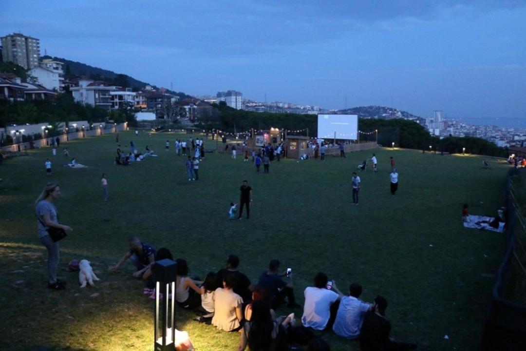 Kartal&rsquo;ta nostaljik yazlık sinema g&uuml;nleri devam ediyor