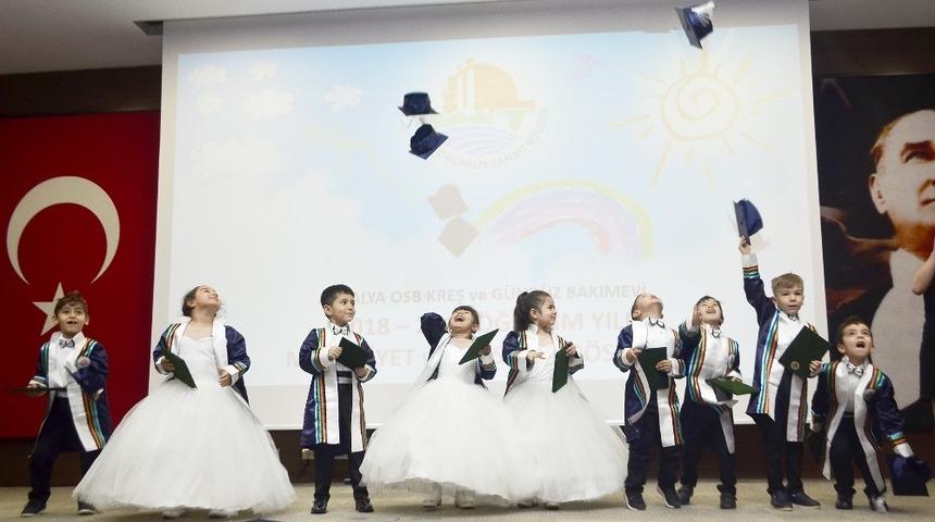 Antalya OSB G&uuml;nd&uuml;z Bakım Evinde mezuniyet sevinci