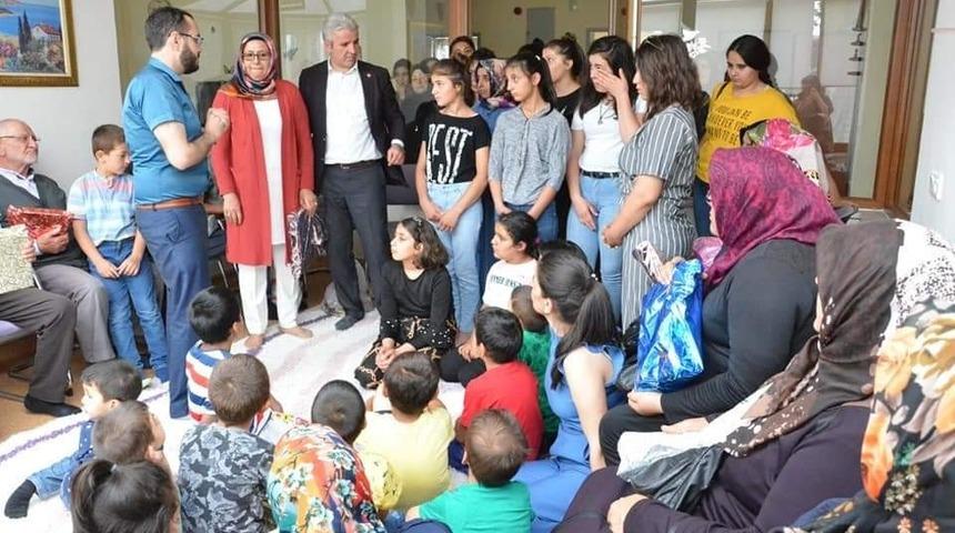 Şehit Aileleri, sevgi evlerini ziyaret etti