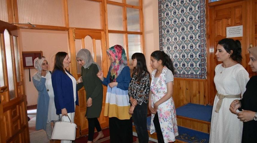 Bayburt&rsquo;ta kadın &ccedil;ift&ccedil;ilere y&ouml;nelik &ldquo;S&uuml;t &Uuml;r&uuml;nleri ve Sağlıklı Yaşam&rdquo; eğitimi verildi