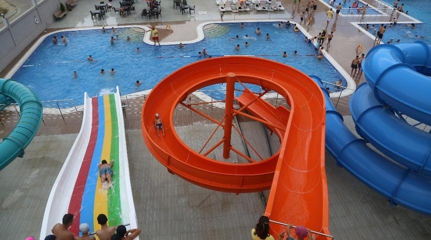 Tollu&rsquo;dan &ccedil;ocuklara karne hediyesi