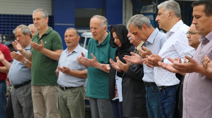 Geleneksel esnaf duaları sürüyor