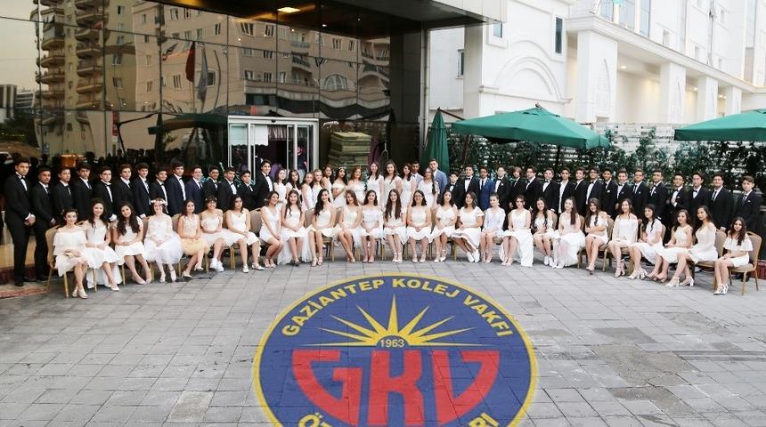 GKV Ortaokulu mezunlarına muhteşem balo