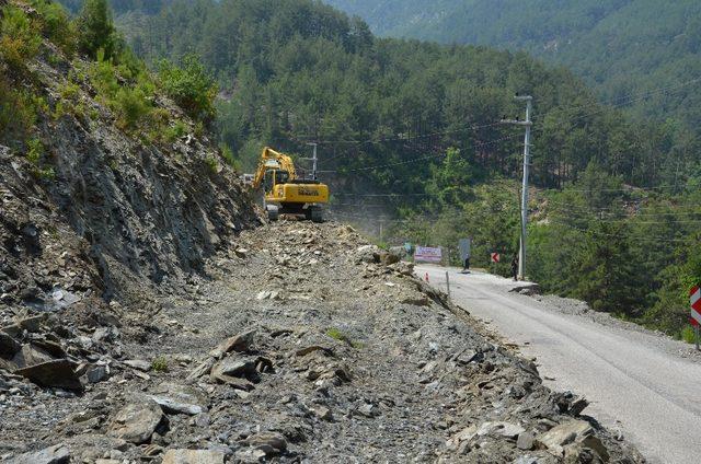 Gazipaşa-Alanya Sahil Yolu güvenli hale getiriliyor