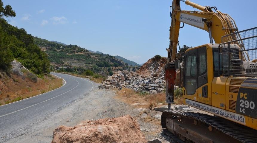 Gazipaşa-Alanya Sahil Yolu g&uuml;venli hale getiriliyor