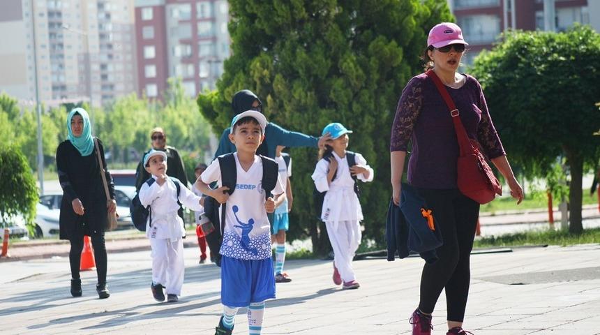 Sel&ccedil;uk&rsquo;da, Yaz Spor Okulları 11 bin &ouml;ğrenciyle başladı