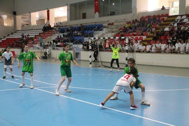 Mini Mini Hentbol Türkiye Şampiyonası başladı