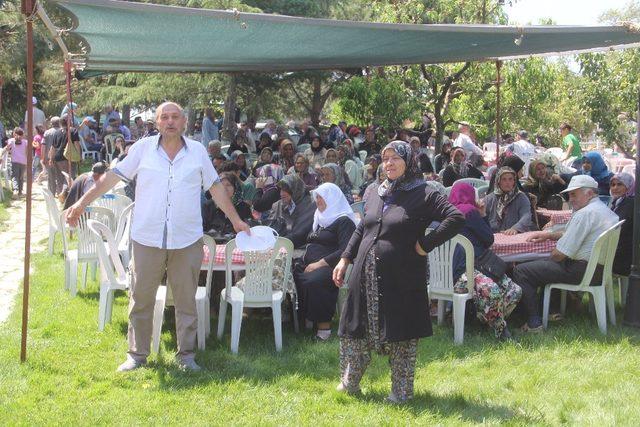 Celalettin Topçu Fetihler Hayır Hizmetleri Vakfı’ndan Ezine’de hayır yemeği