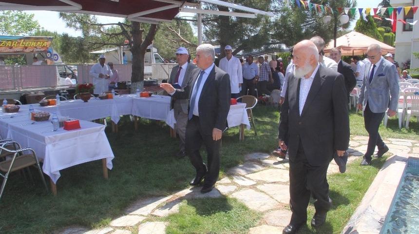 Celalettin Topçu Fetihler Hayır Hizmetleri Vakfı’ndan Ezine’de hayır yemeği