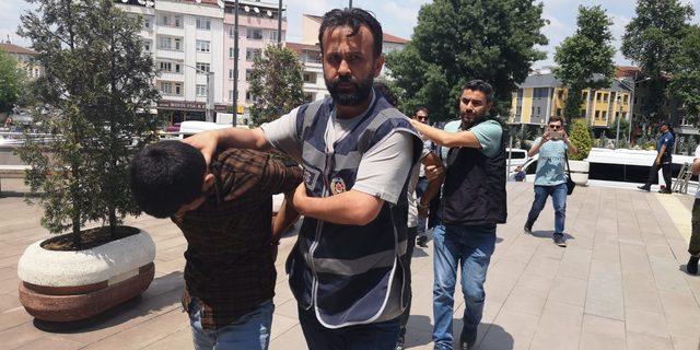 Bursa'da uyuşturucu satıcılarına 'Çekirge' operasyonu: 52 gözaltı (2)