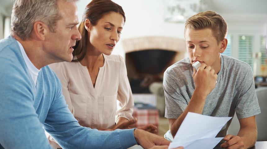 Ebeveynler dikkat! Karnesi kötü olan çocuklara nasıl yaklaşmalı?