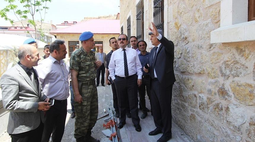 Bayburt&rsquo;ta protokol &uuml;yeleri Saray Bah&ccedil;esini inceledi