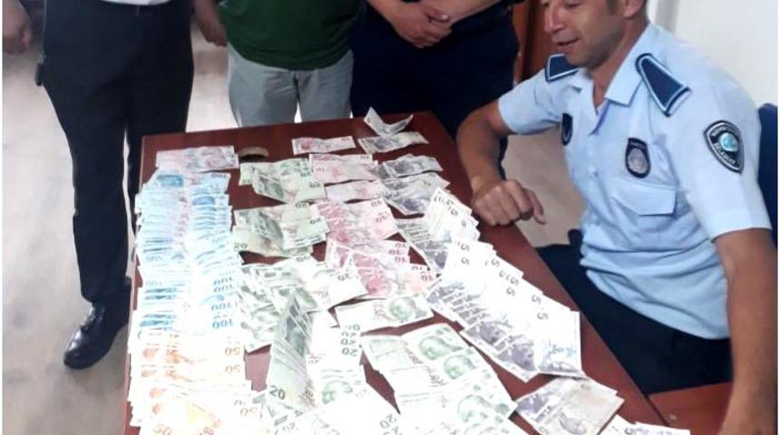 Dilencinin üzerinden çıkan para zabıtaları şaşırttı!