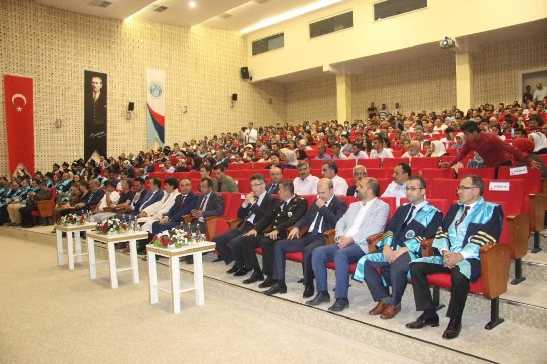 7 Aralık &Uuml;niversitesinde mezuniyet t&ouml;reni