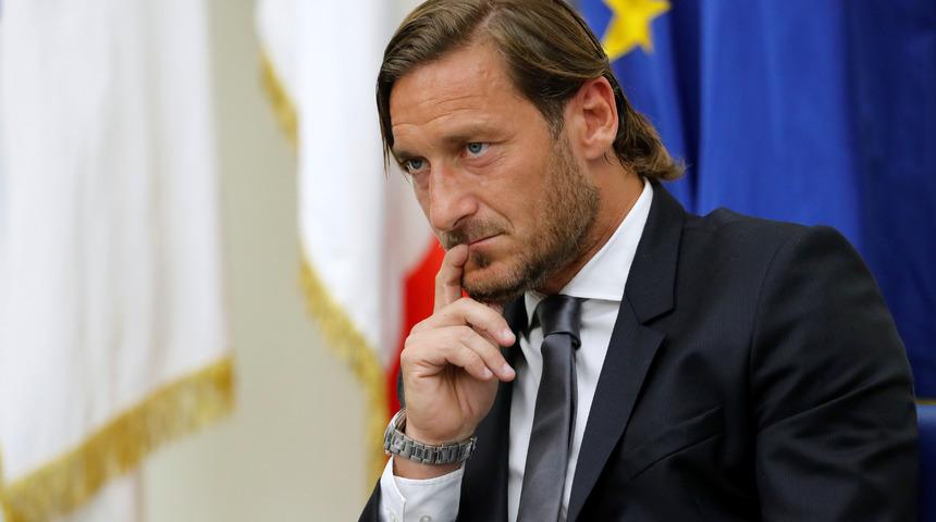 Francesco Totti 30 yıl sonra Roma'dan ayrıldı: Beni sırtımdan bı&ccedil;aklamaya &ccedil;alışanlar oldu