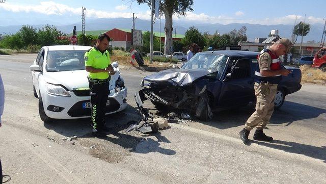 Hatay’da trafik kazası: 2 yaralı