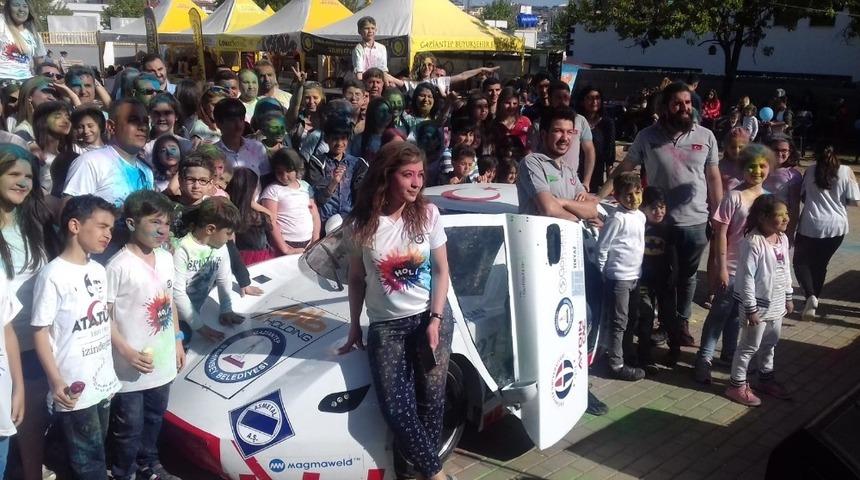 Üniversite öğrencileri yerli elektrikli araç "Ecotron-3" ile bahar şenliğinde