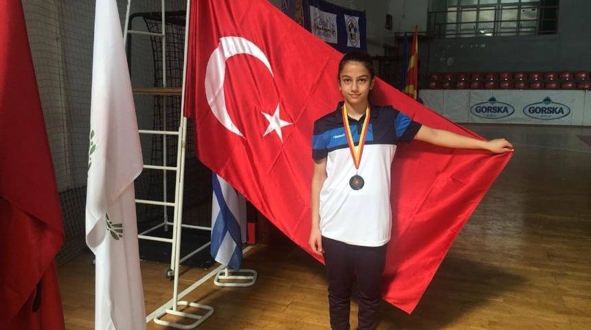 Yılmaz, Balkanlar’dan bronz madalya ile döndü