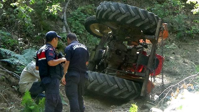 Devrilen traktörün altında kalan orman işçisi öldü