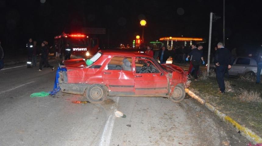 Edirne'de iki otomobil çarpıştı: 1 ölü, 5 yaralı