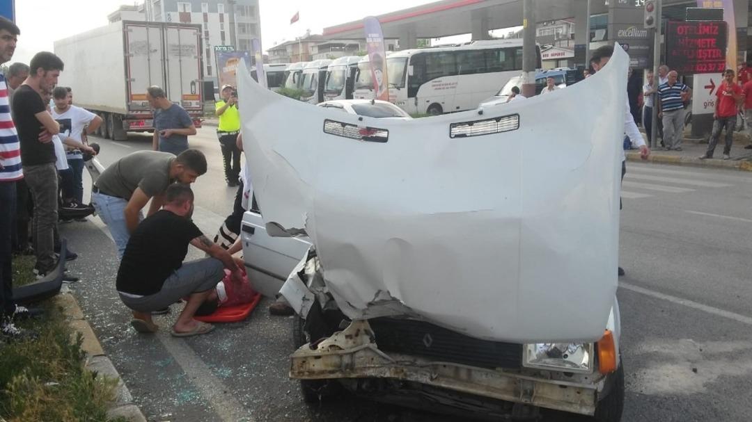 Yayaya &ccedil;arpmamak isterken kaza yaptı: 1 yaralı