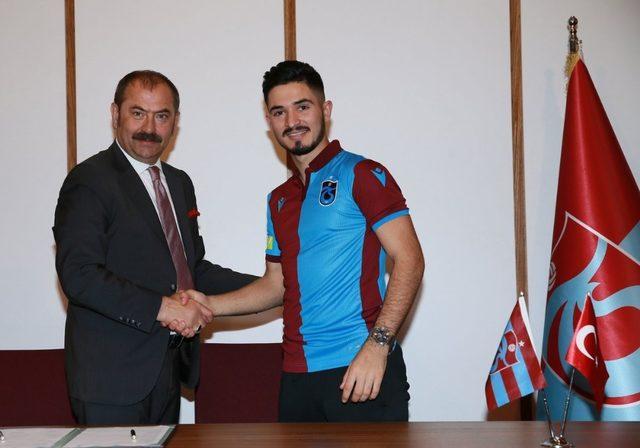 Trabzonspor’da Fıratcan Üzüm imzayı attı