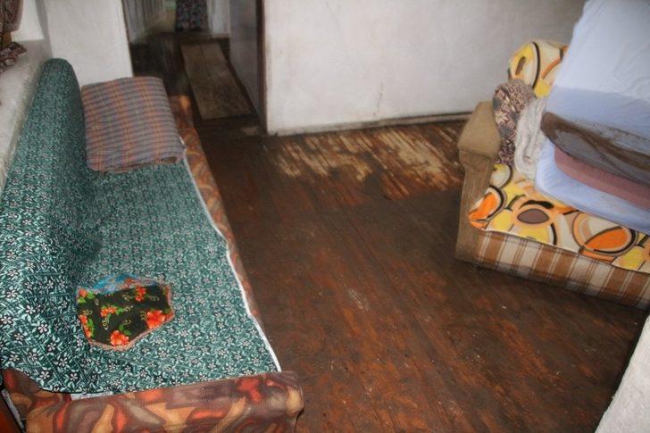 Sındırgı’da dereler taştı, bodrum katları su bastı G4