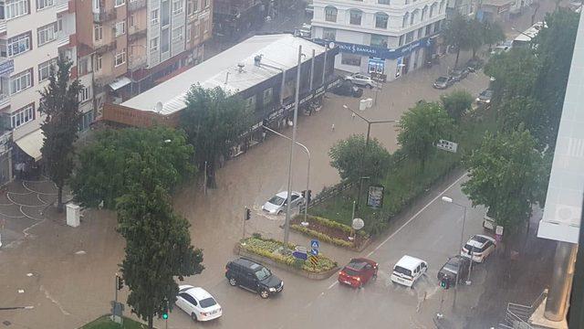 Eskişehir’de yağmur ve dolu etkili oldu (2)