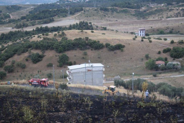 Otluk alanda çıkan yangın evlere sıçramadan söndürüldü G4