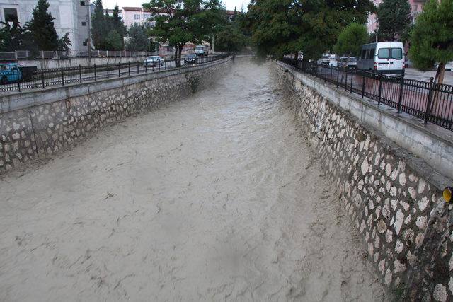 Burdur'da yağmur etkili oldu