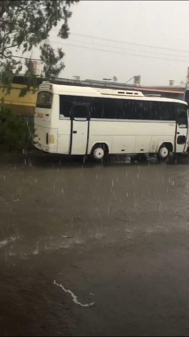 İzmir'de sağanak yağış 