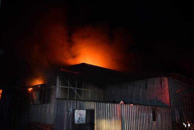Tarsus'ta bisiklet ve motosiklet üretim fabrikasında yangını (1)