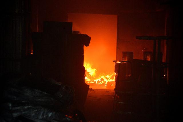 Tarsus'ta bisiklet ve motosiklet üretim fabrikasında yangını (1)