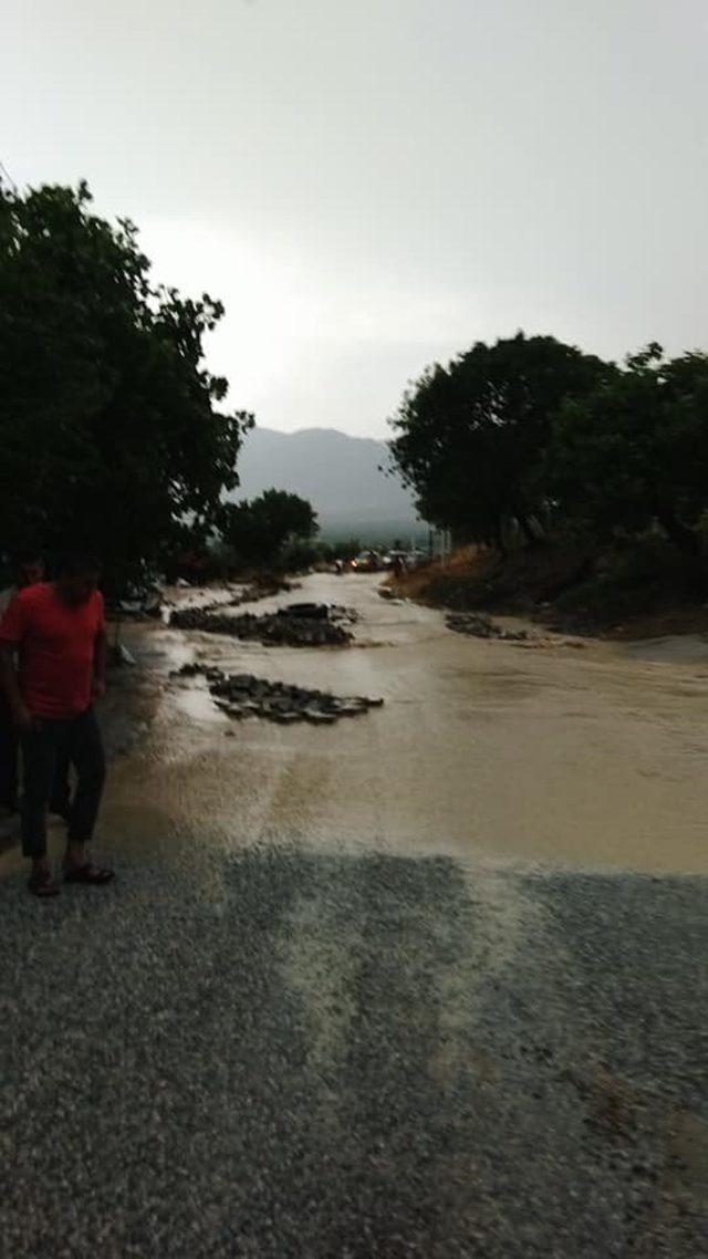 Kırkağaç'ta sağanak yağış