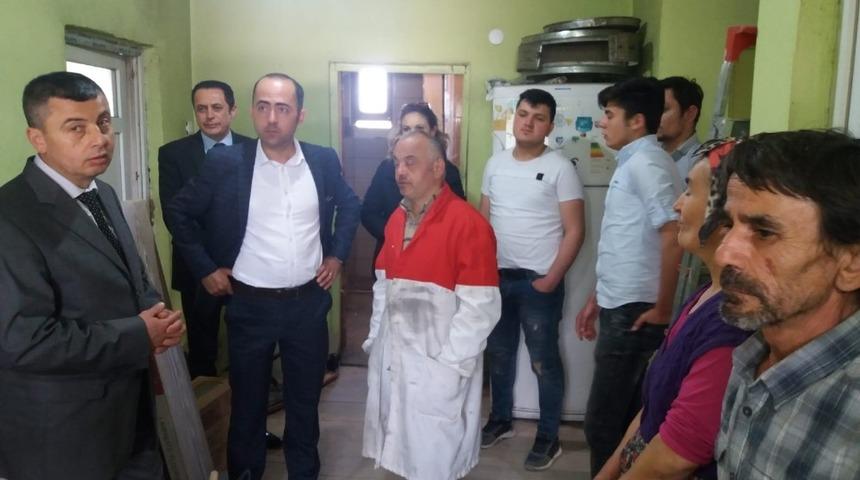 Öğretmen ve öğrenciler ihtiyaç sahibi bir eve ışık oldular