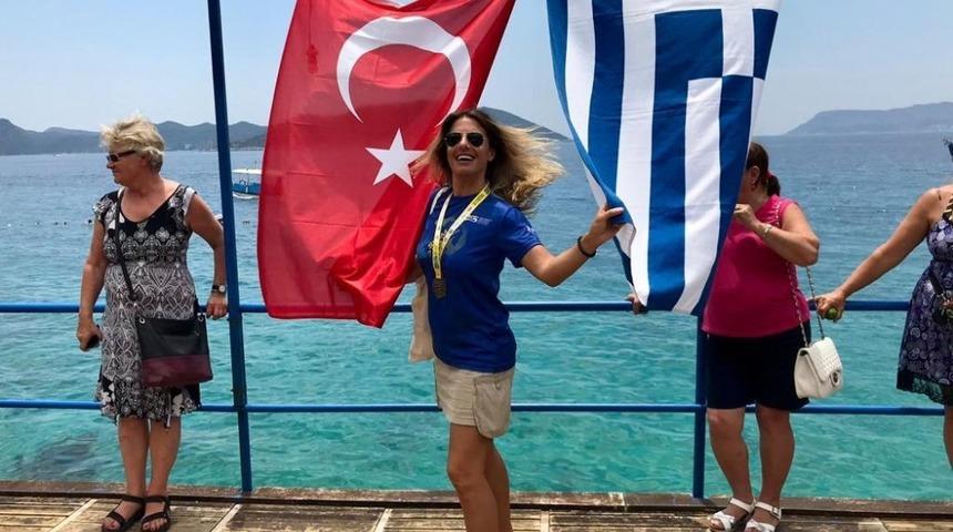 Kuşadalı y&uuml;z&uuml;c&uuml;n&uuml;n b&uuml;y&uuml;k başarısı