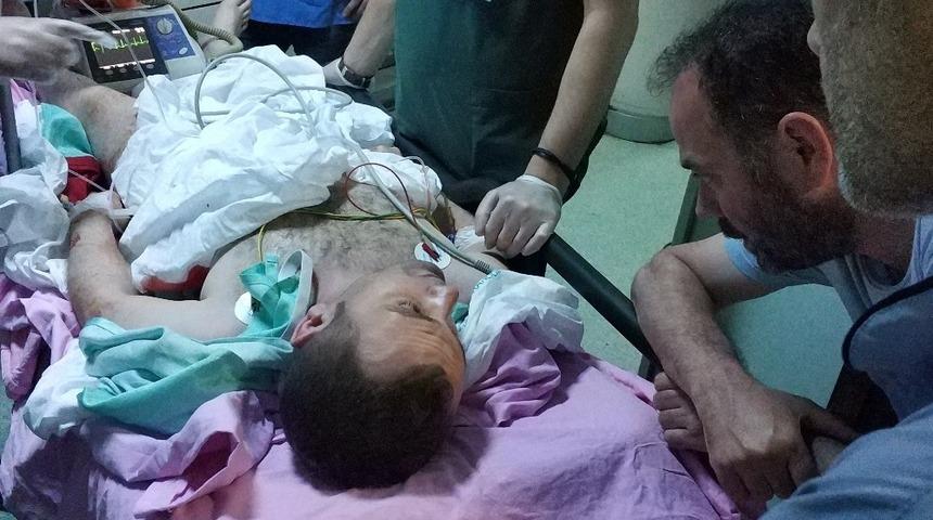 Bı&ccedil;aklı saldırıda ağır yaralandı