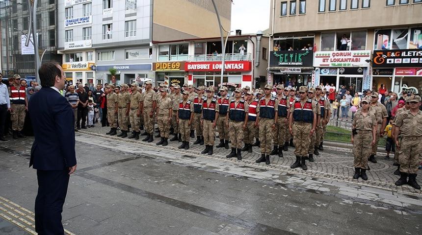 Jandarma Teşkilatı&rsquo;nın kuruluş yıld&ouml;n&uuml;m&uuml; dolayısıyla y&uuml;r&uuml;y&uuml;ş ve mehteran g&ouml;sterisi d&uuml;zenlendi