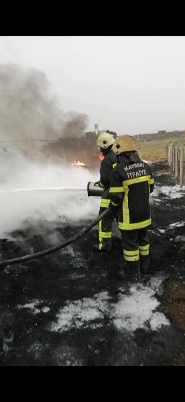 Fabrikanın geri dönüşüm alanında çıkan yangın 3 saatte söndürüldü