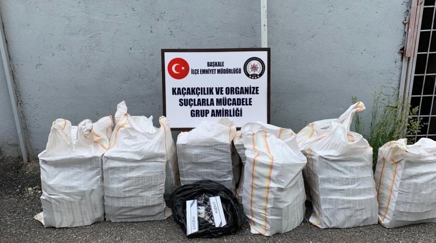 Damperin yan b&ouml;lmelerinde 8 bin 170 paket ka&ccedil;ak sigara bulundu