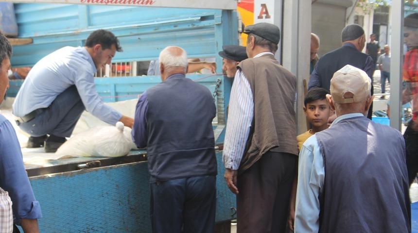 Koyun peynirine talep arttı, vatandaşlar g&uuml;nlerce sipariş i&ccedil;in bekliyor