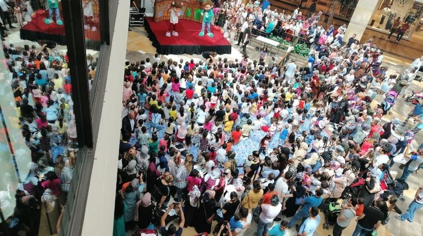 Çocuklar karne sevincini Piazza’da yaşadı